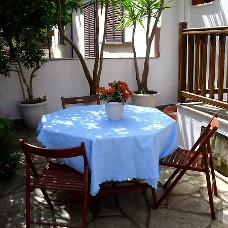Dafni Apartment