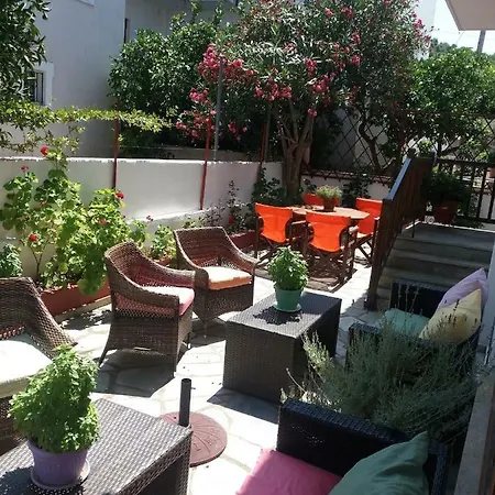 Apartment Dafni *